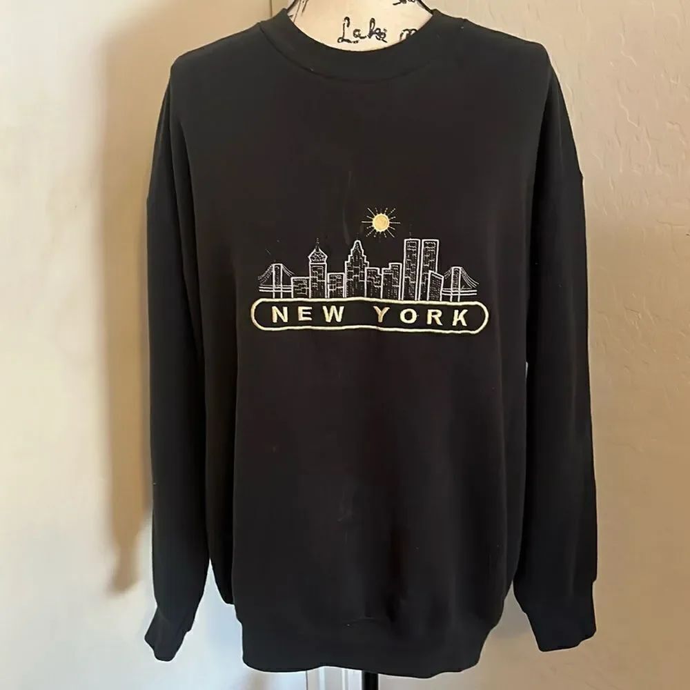 Vintage New York Buildings Black Graphic Pullover Sweatshirt Casual NYC
